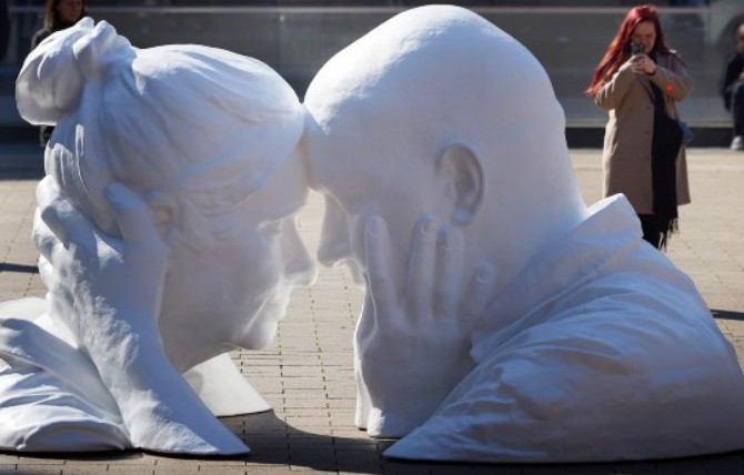 Kunstwerk-blijf-nabij.jpg Kunstwerk-blijf-nabij.jpg