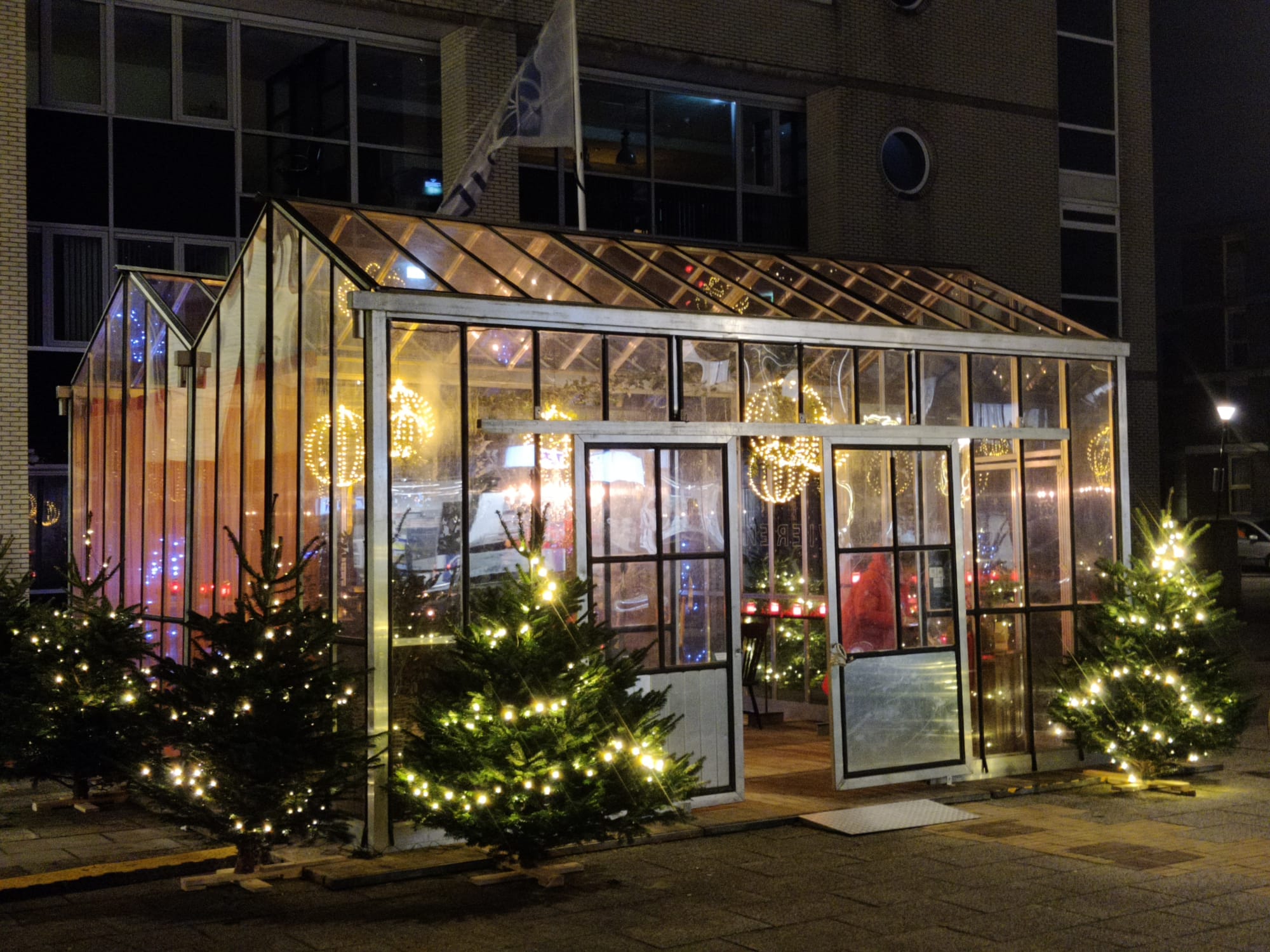 Kas-Rouwen-en-Vieren.jpg Kas-Rouwen-en-Vieren.jpg