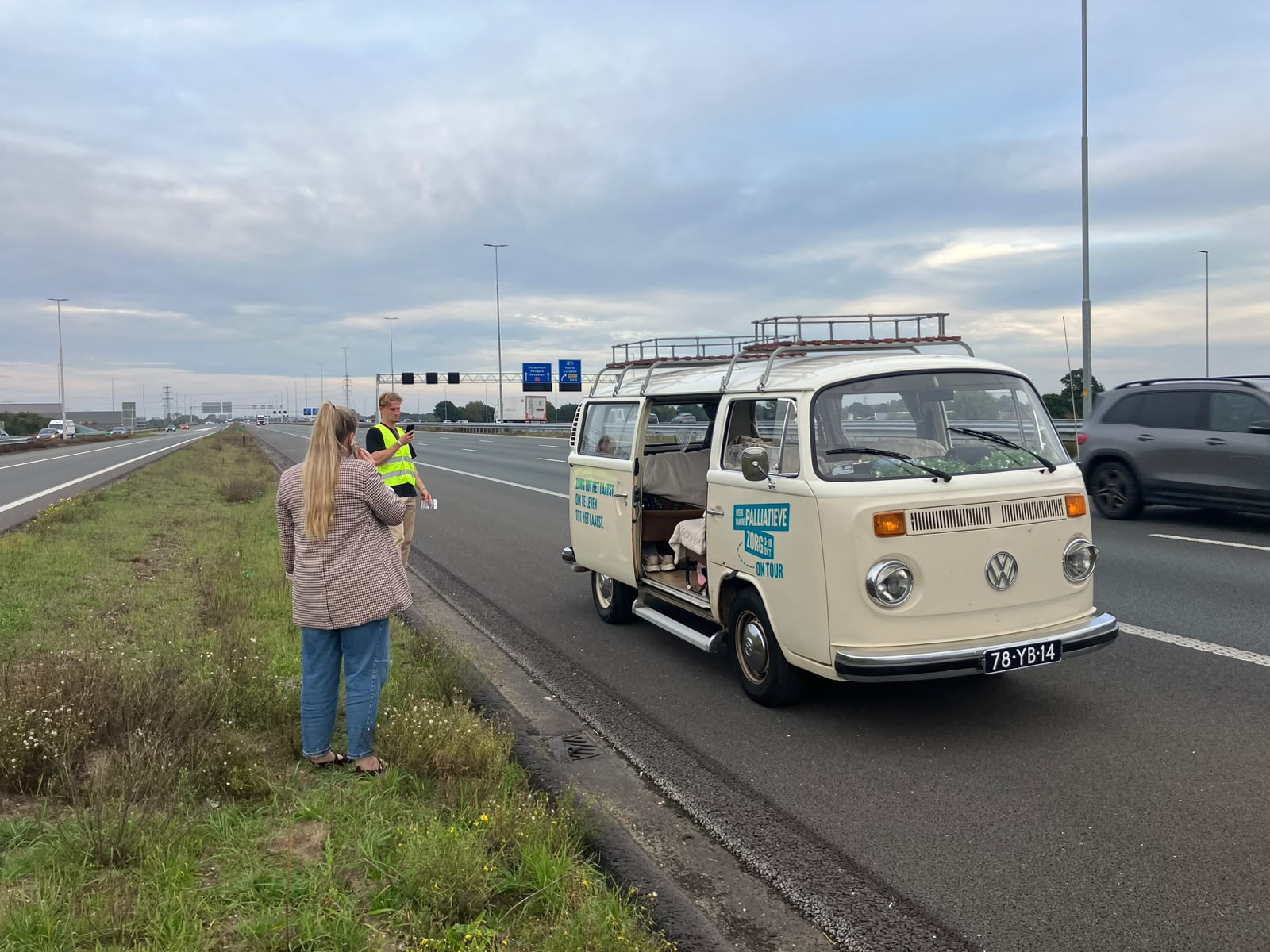 Met pech langs de weg met de bus